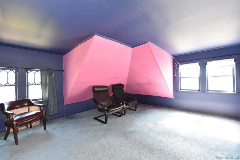 Set on a peaceful, tree lined street in Freeport, this arts and - photo 24