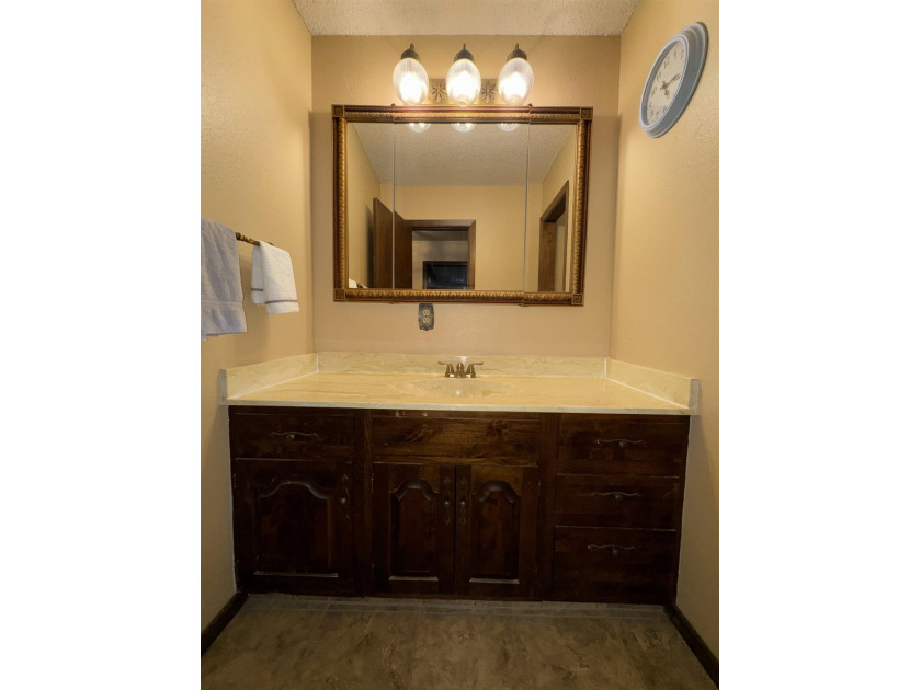 Welcome to 909 Crescent Drive in Ness City, where space, comfort - photo 38