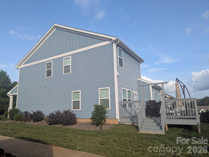 Gorgeous 3BD/2.5BTH in desirable Edgewater community! Large deck - photo 13