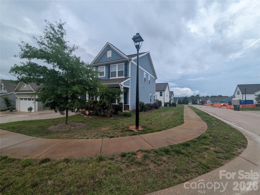 Gorgeous 3BD/2.5BTH in desirable Edgewater community! Large deck - photo 14