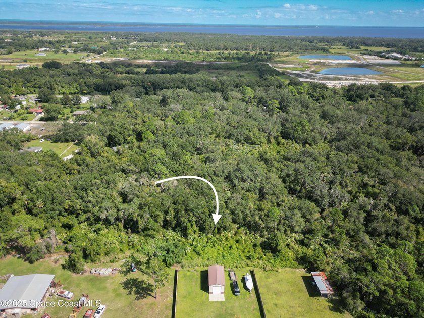 Discover the perfect blend of seclusion and convenience with - photo 5