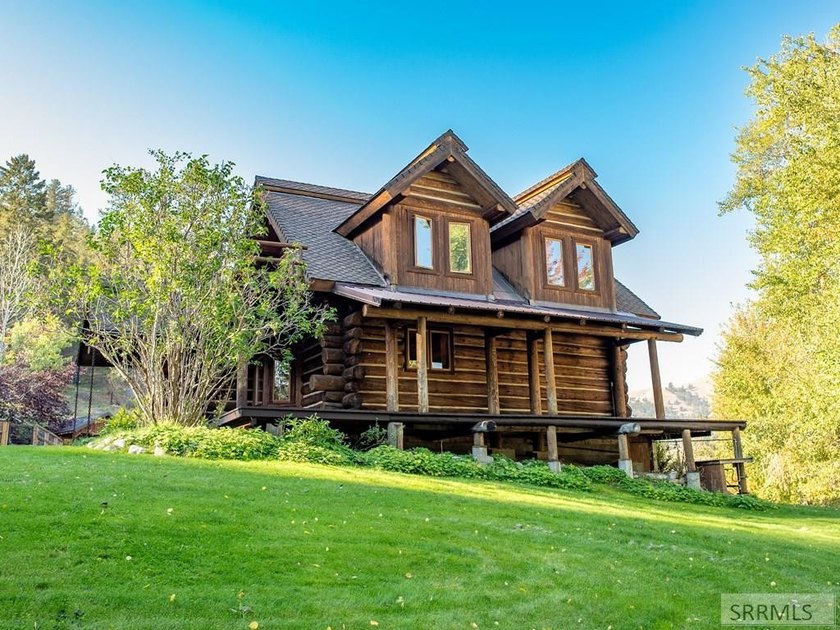 Nestled against the base of the hillside with an expansive view - photo 21