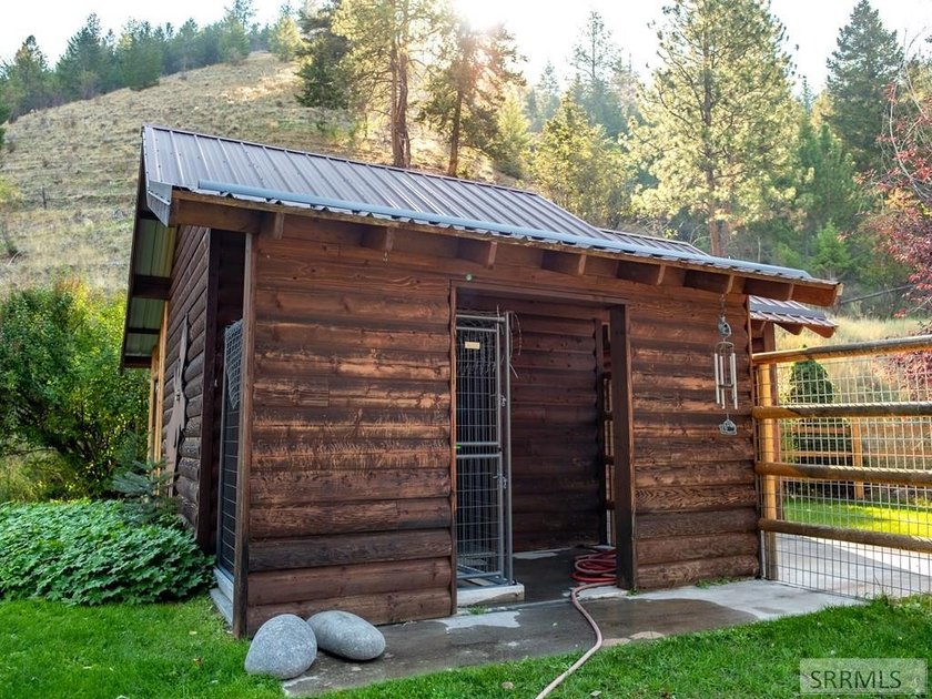 Nestled against the base of the hillside with an expansive view - photo 46
