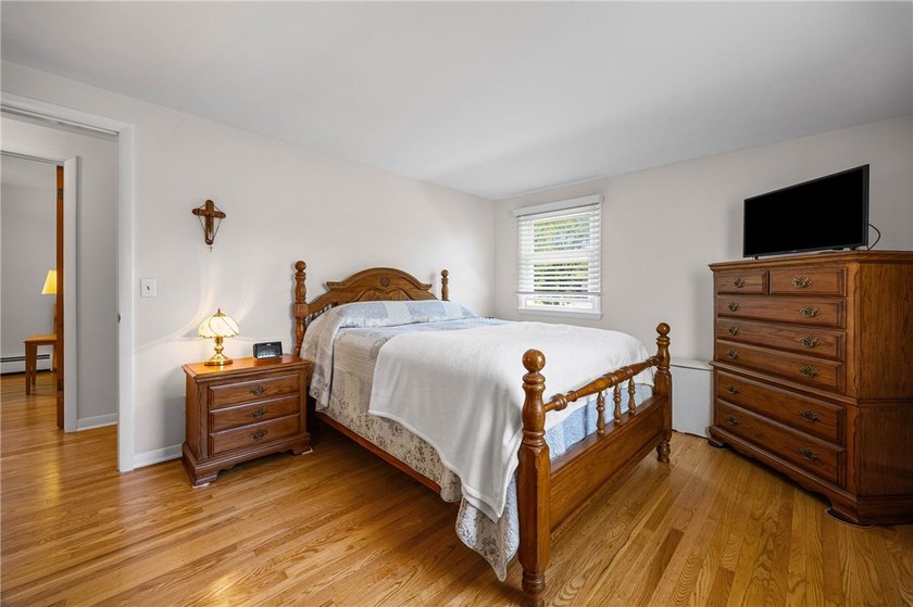 Lovely Webster Split-Level! This beautifully maintained home - photo 11