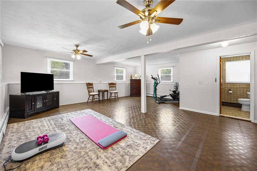 Lovely Webster Split-Level! This beautifully maintained home - photo 20