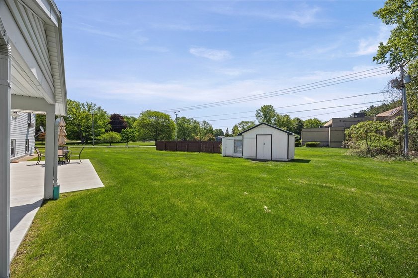 Lovely Webster Split-Level! This beautifully maintained home - photo 29