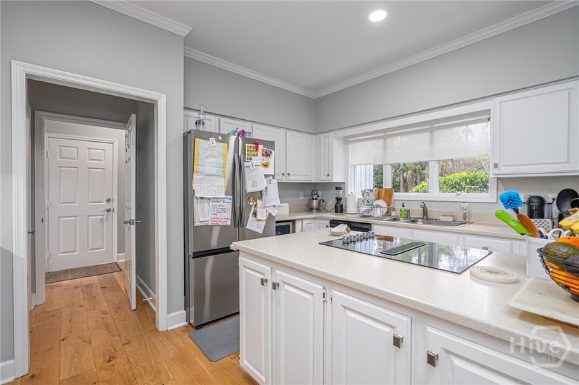 Don't miss this lovely 3-bedroom, 3.5-bath home, boasting modern - photo 9