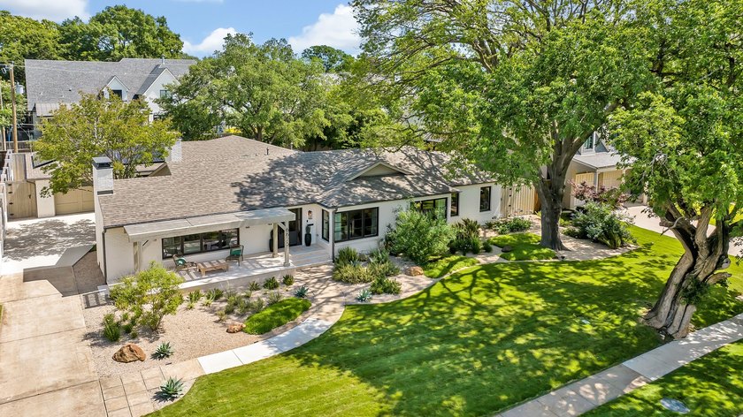 A true Lakewood masterpiece, this one-of-a-kind residence was - photo 33