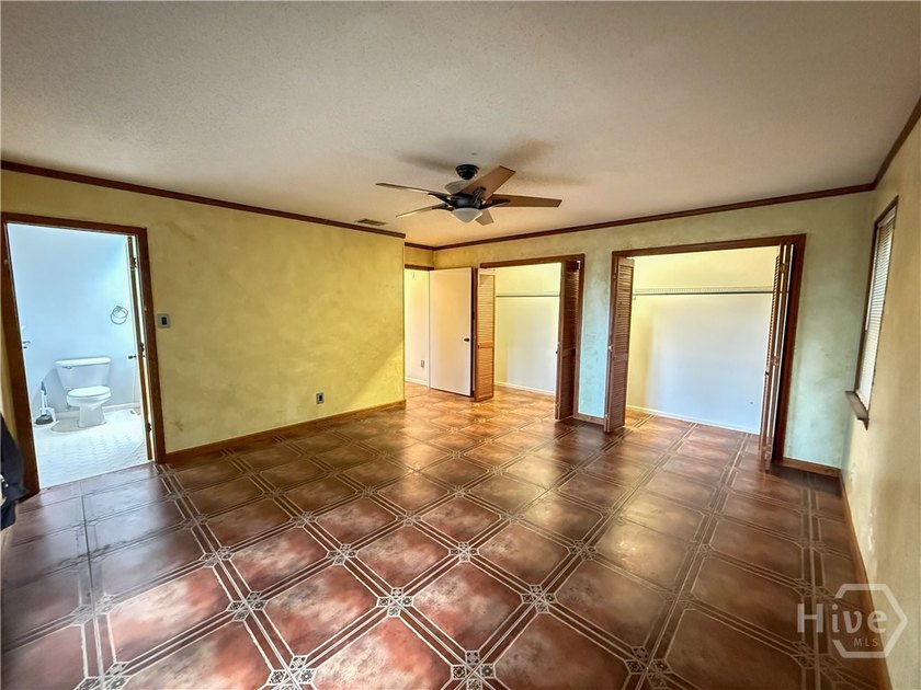 Well-built and well-maintained, this 4-bedroom, 2-bath lakefront - photo 10
