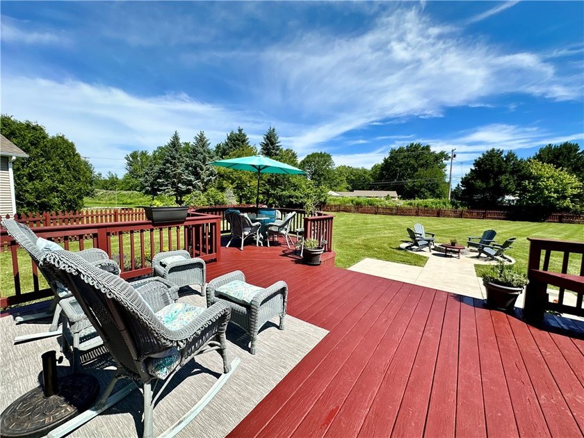 Welcome home to this beautifully maintained and thoughtfully - photo 22