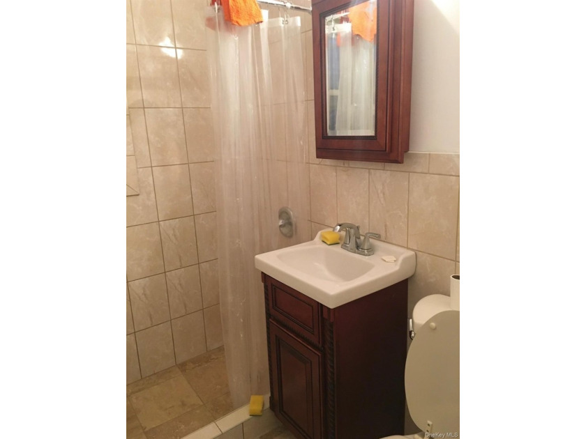 Well maintained, three room, first floor co-op in Laurelton - photo 3