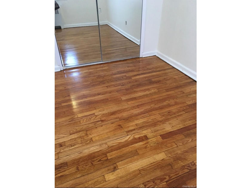 Well maintained, three room, first floor co-op in Laurelton - photo 5