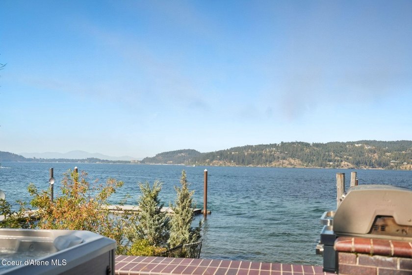Iconic waterfront masterpiece on Lake Coeur d'Alene with over 8 - photo 5