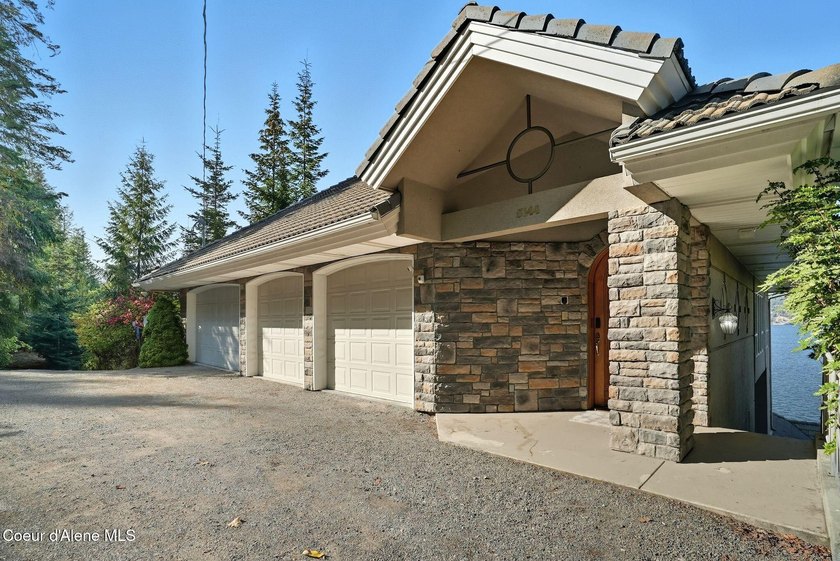 Iconic waterfront masterpiece on Lake Coeur d'Alene with over 8 - photo 7