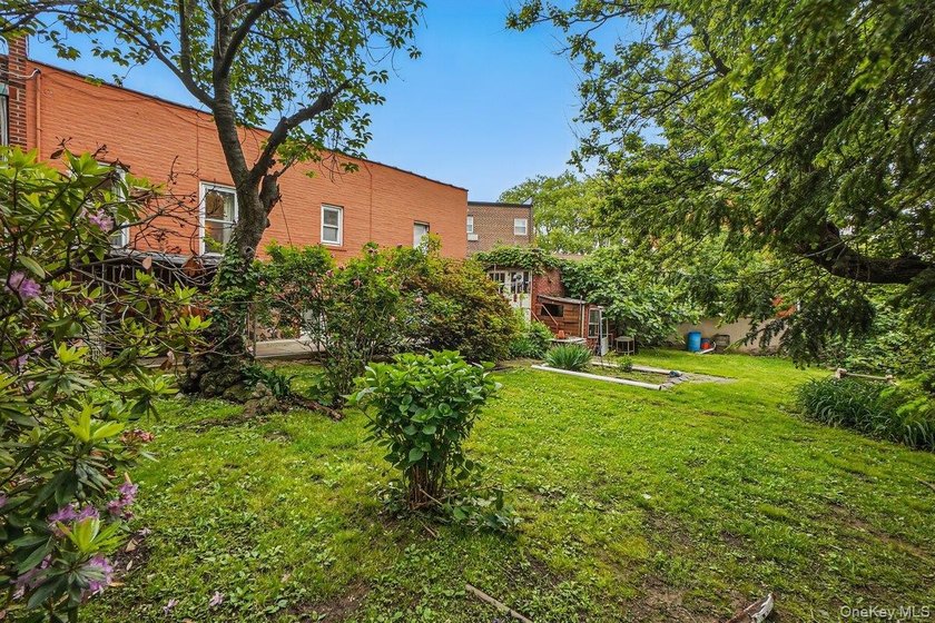 Prime development site located in Astoria Heights/Upper Ditmars - photo 3