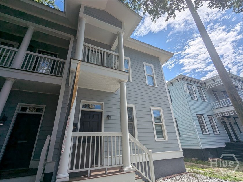 Townhome for Sale in the Streetcar Historic District. This - photo 2