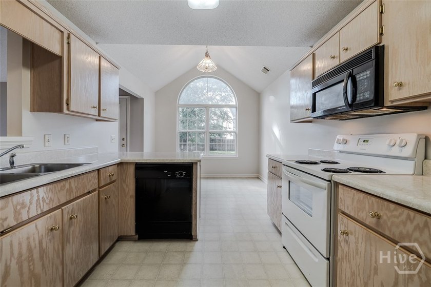 You will enjoy moving into this comfortable one-level 3-bedroom - photo 10