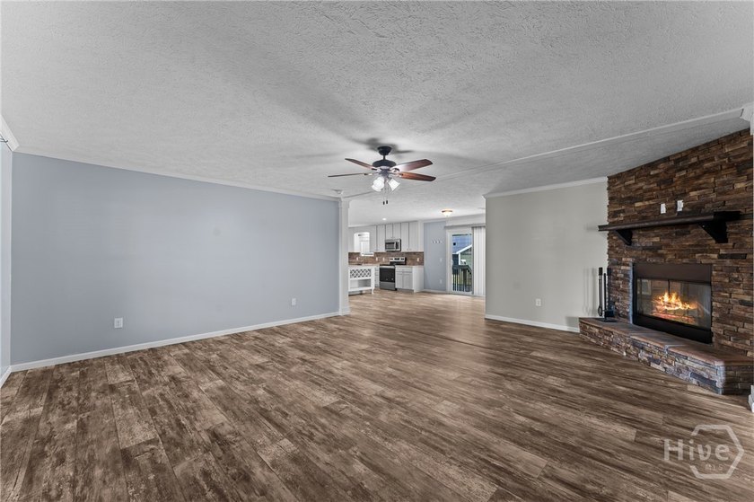 Welcome to your ultimate retreat! Built in 2020, this stunning - photo 5