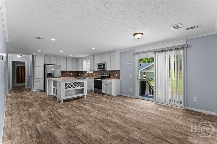 Welcome to your ultimate retreat! Built in 2020, this stunning - photo 8