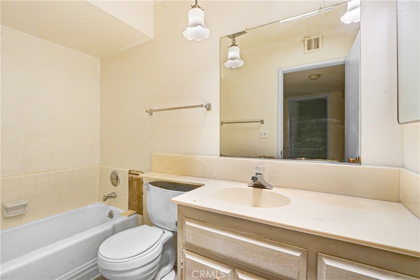 Located in the desirable 55+ Sun City Civic Association, this - photo 9