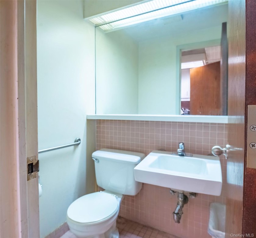 The ideal location for your business to thrive! Situated in one - photo 12