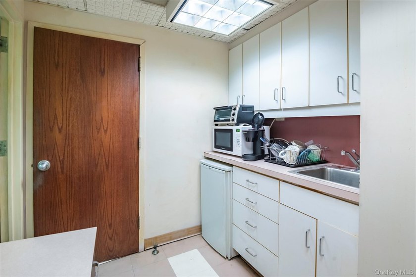 The ideal location for your business to thrive! Situated in one - photo 13
