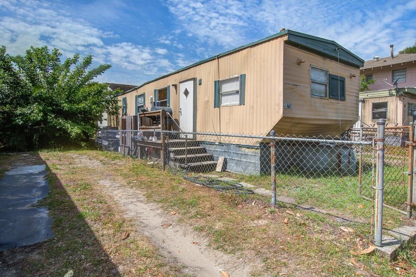 Investor Alert!! Income-generating multi unit property features - photo 14