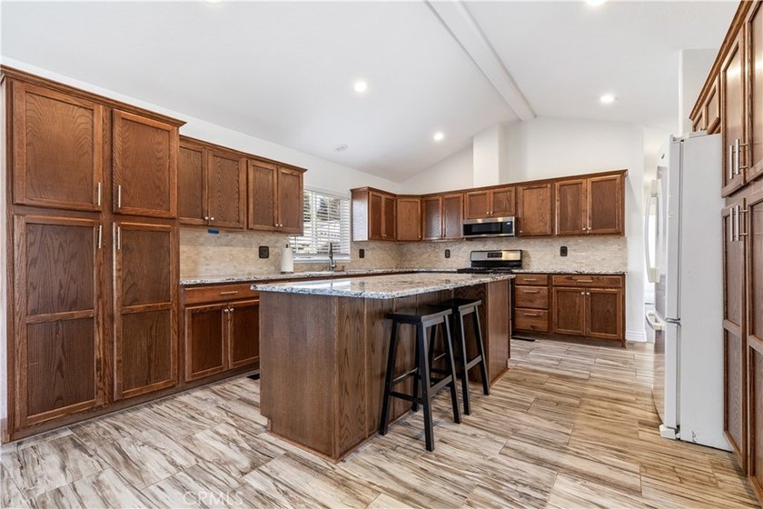 Welcome to this beautifully appointed, solar-owned 3-bedroom - photo 16