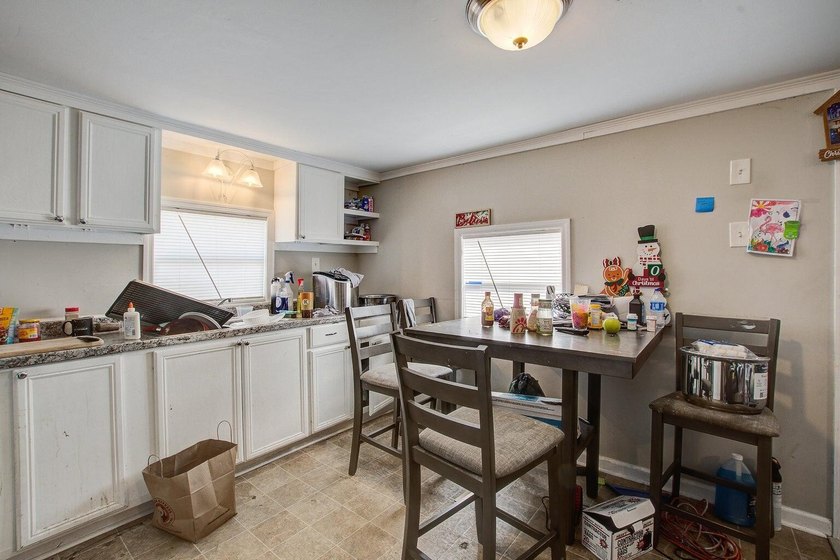 Investor Alert!! Income-generating multi unit property features - photo 17