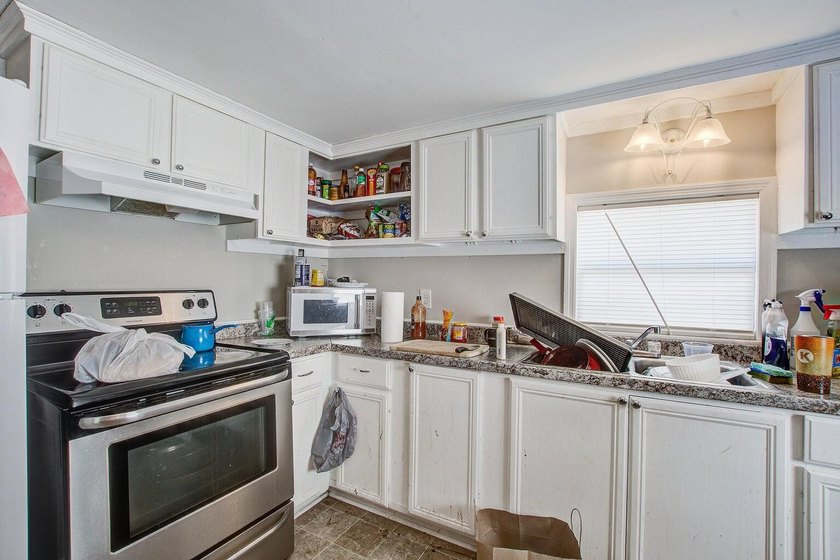 Investor Alert!! Income-generating multi unit property features - photo 18