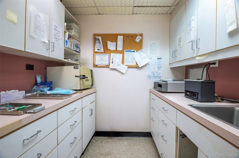 The ideal location for your business to thrive! Situated in one - photo 18