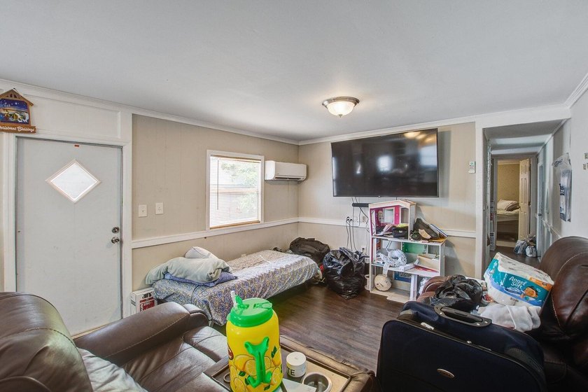 Investor Alert!! Income-generating multi unit property features - photo 20