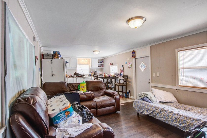 Investor Alert!! Income-generating multi unit property features - photo 21
