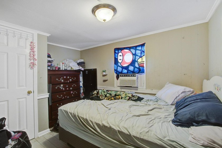 Investor Alert!! Income-generating multi unit property features - photo 24