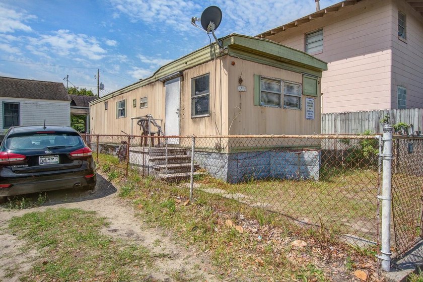 Investor Alert!! Income-generating multi unit property features - photo 26