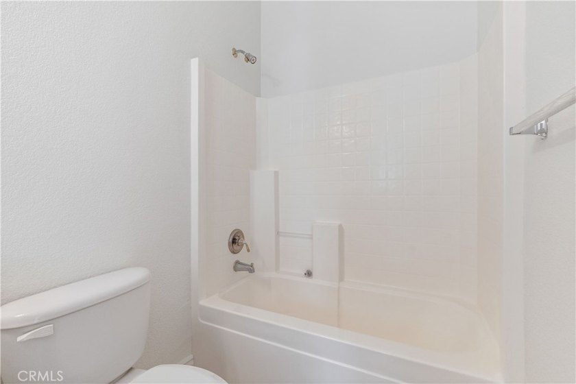 Welcome to this beautifully appointed, solar-owned 3-bedroom - photo 29