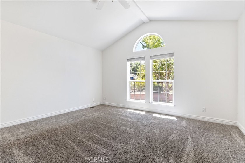 Welcome to this beautifully appointed, solar-owned 3-bedroom - photo 30
