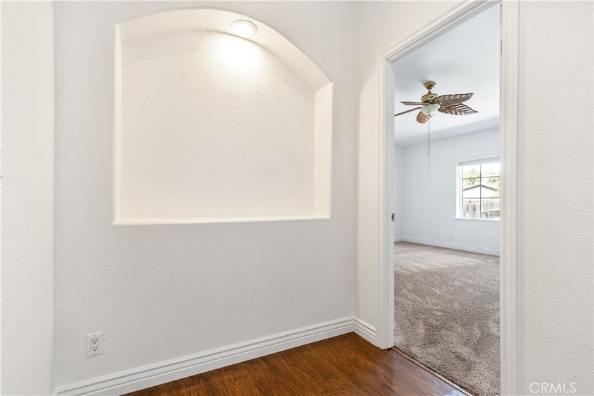 Welcome to this beautifully appointed, solar-owned 3-bedroom - photo 33