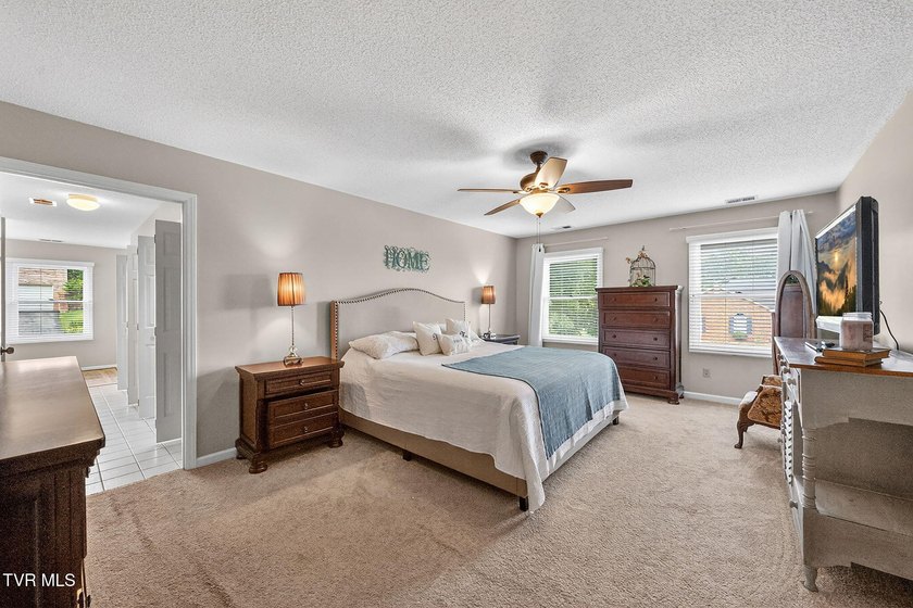 This elegant traditional brick home offers 4 bedrooms and 3.5 - photo 35
