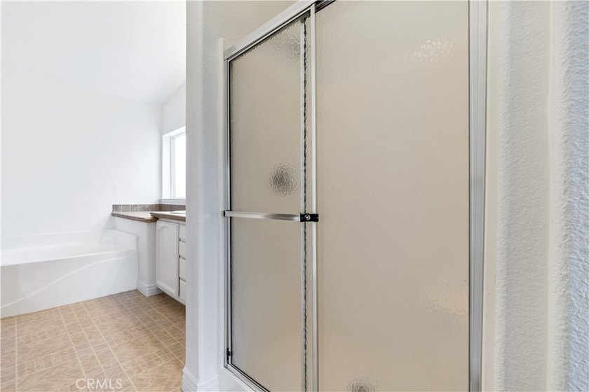 Welcome to this beautifully appointed, solar-owned 3-bedroom - photo 37