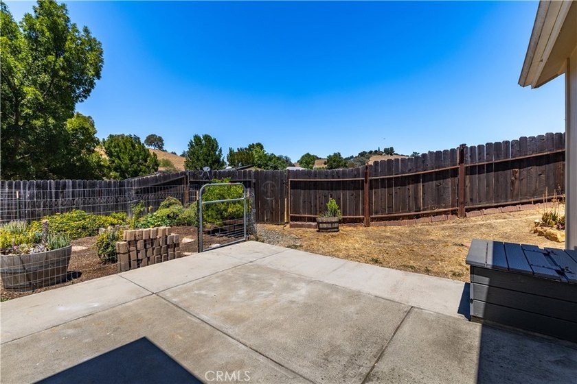 Welcome to this beautifully appointed, solar-owned 3-bedroom - photo 42