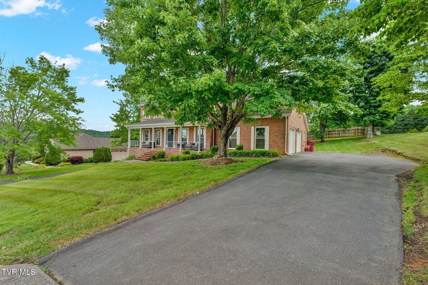 This elegant traditional brick home offers 4 bedrooms and 3.5 - photo 50