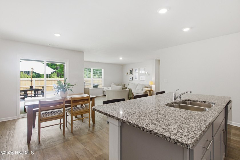 Ideal positioning and a flawlessly executed open-concept design - photo 12