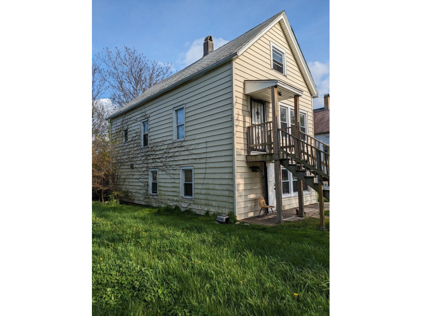 Incredible Cash flow, currently rented at $2,100/mo HCV Just a - photo 2