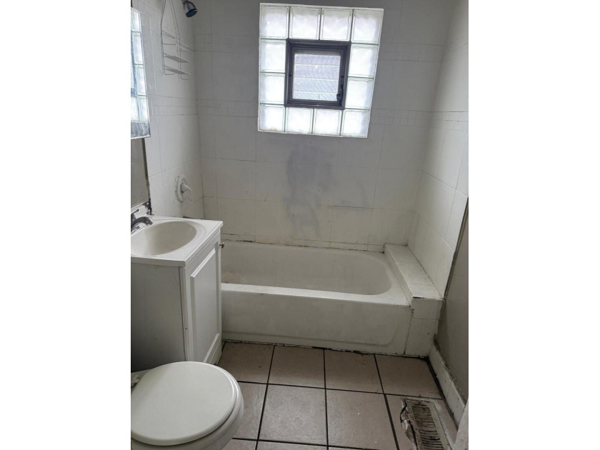 Incredible Cash flow, currently rented at $2,100/mo HCV Just a - photo 7