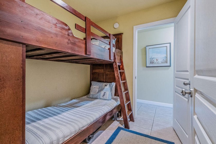 Beautifully furnished and meticulously maintained, this - photo 13