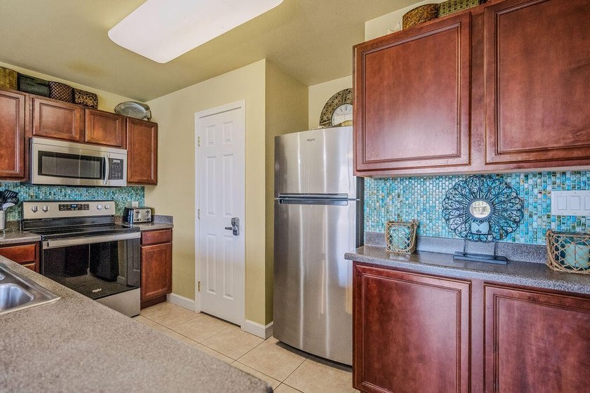 Beautifully furnished and meticulously maintained, this - photo 21