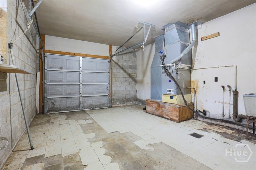 BACK ON THE MARKET, due to no fault of the Seller. Ready to make - photo 29