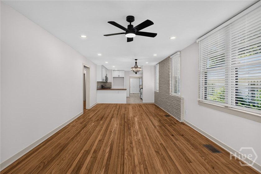 Welcome to this charming 3-bedroom, 2-bath cottage in Savannah - photo 6