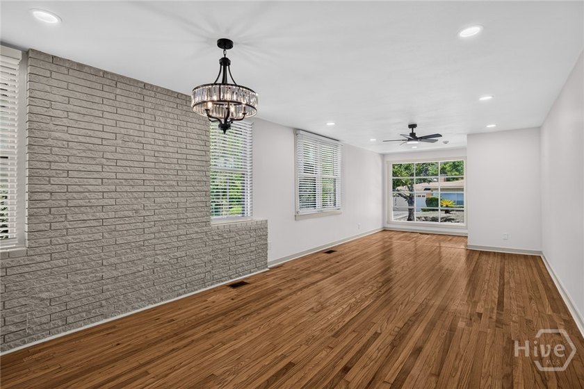 Welcome to this charming 3-bedroom, 2-bath cottage in Savannah - photo 8
